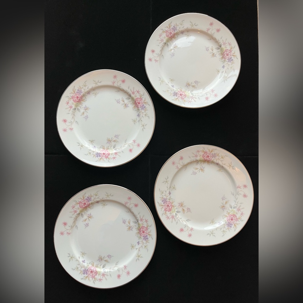 HALSEY 👑 (4) Fine China  Bread 🥖 & Butter 🧈 Plates 💕